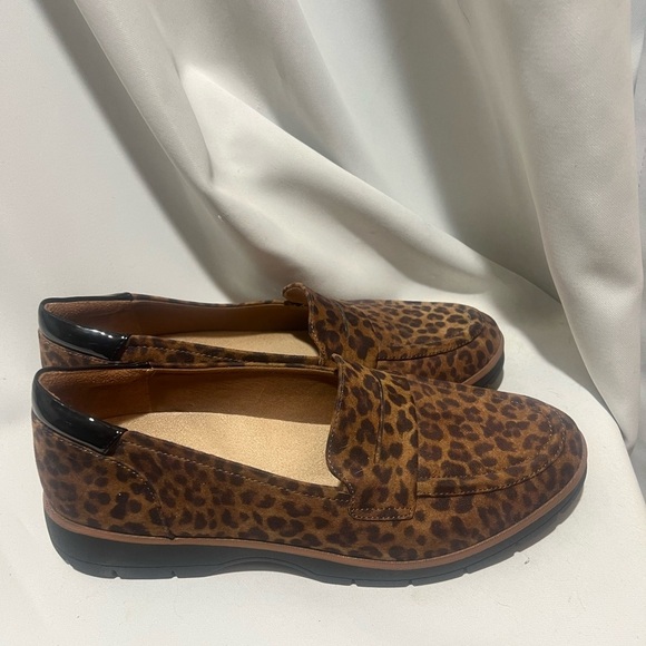 Dr. Scholl's Nice Day Leopard Print Women's Loafers - Picture 4 of 7